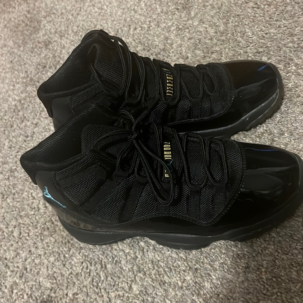 Black Jordan 11s